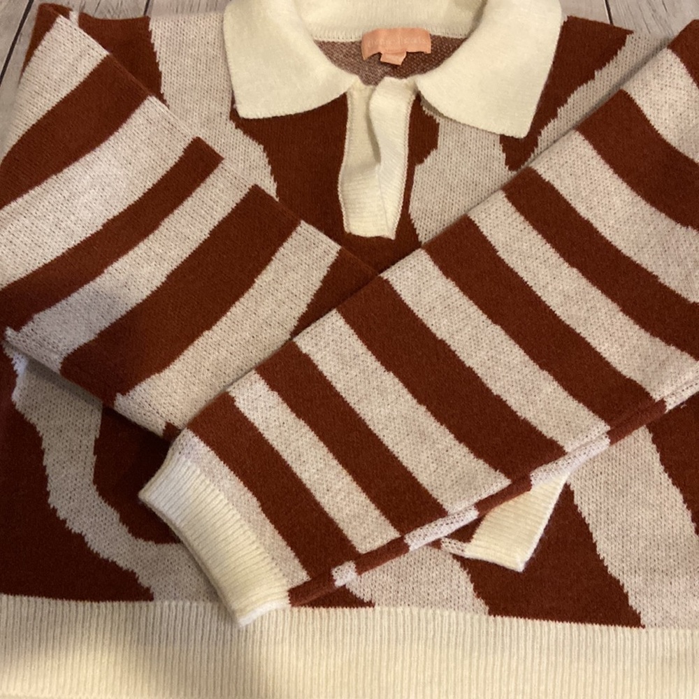 Animal print crop top for Fall! So soft and cozy. Women’s size Large. EUC! - Picture 10 of 10